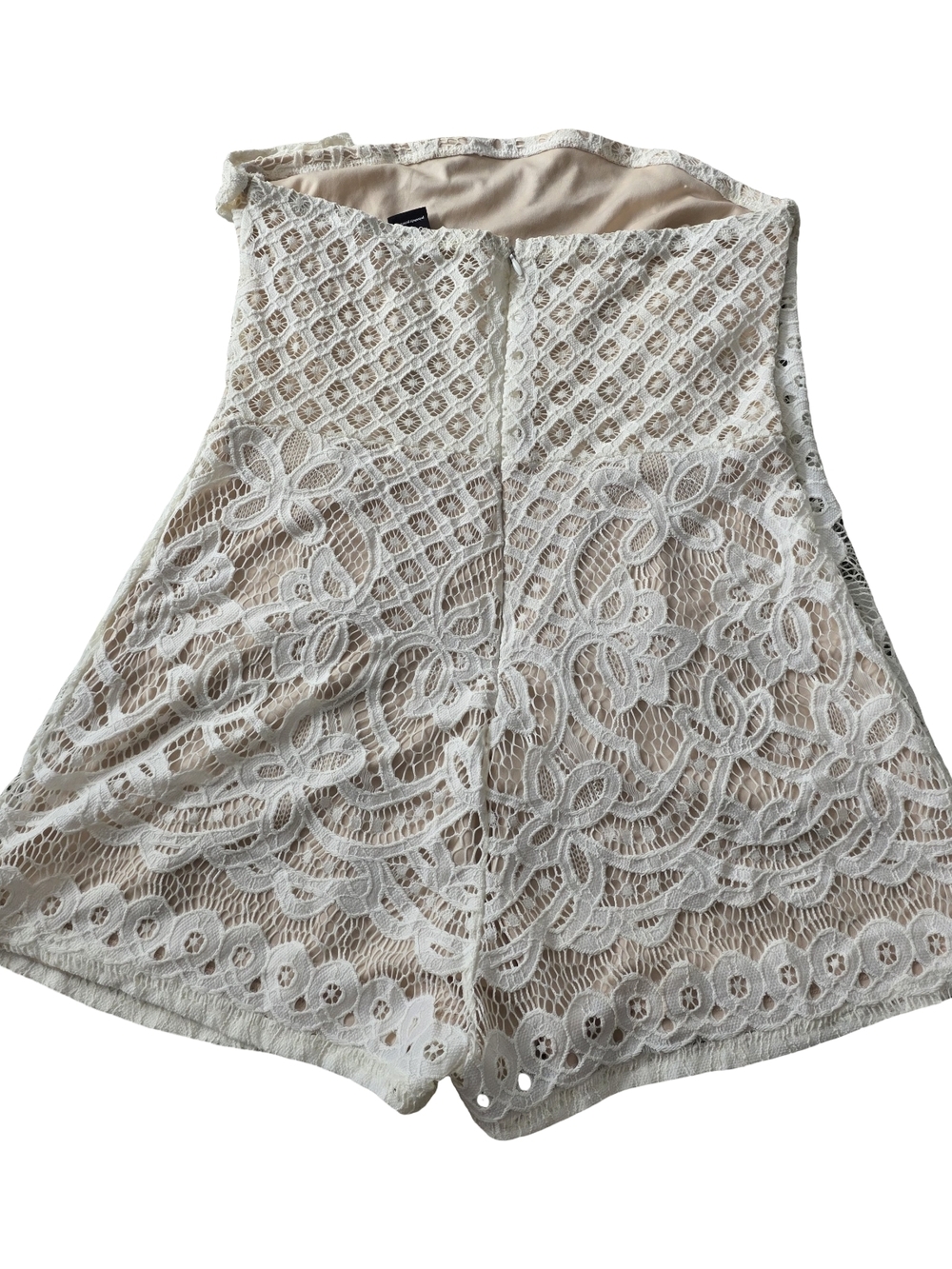 privy White Lace High-Waist Off-Shoulder Shorts Romper - Picture 4 of 9